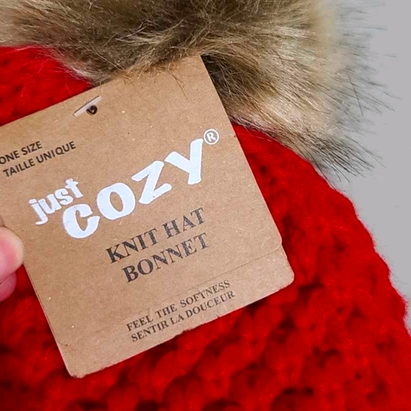 New Red Pom pom fuzzy knit Hat - Picture 3 of 3
